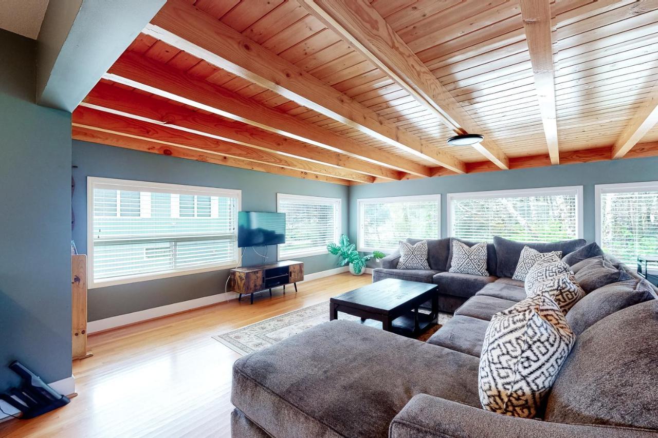 Rocky Beach House By The Cove Seaside Exterior foto